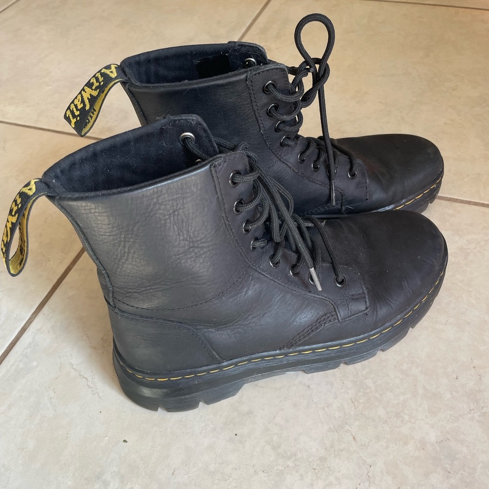 BARELY WORN BLACK DR MARTENS COMB LEATHER